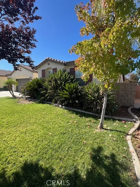 27299 Stonehurst Drive, Menifee, California 92585 home-pic-3